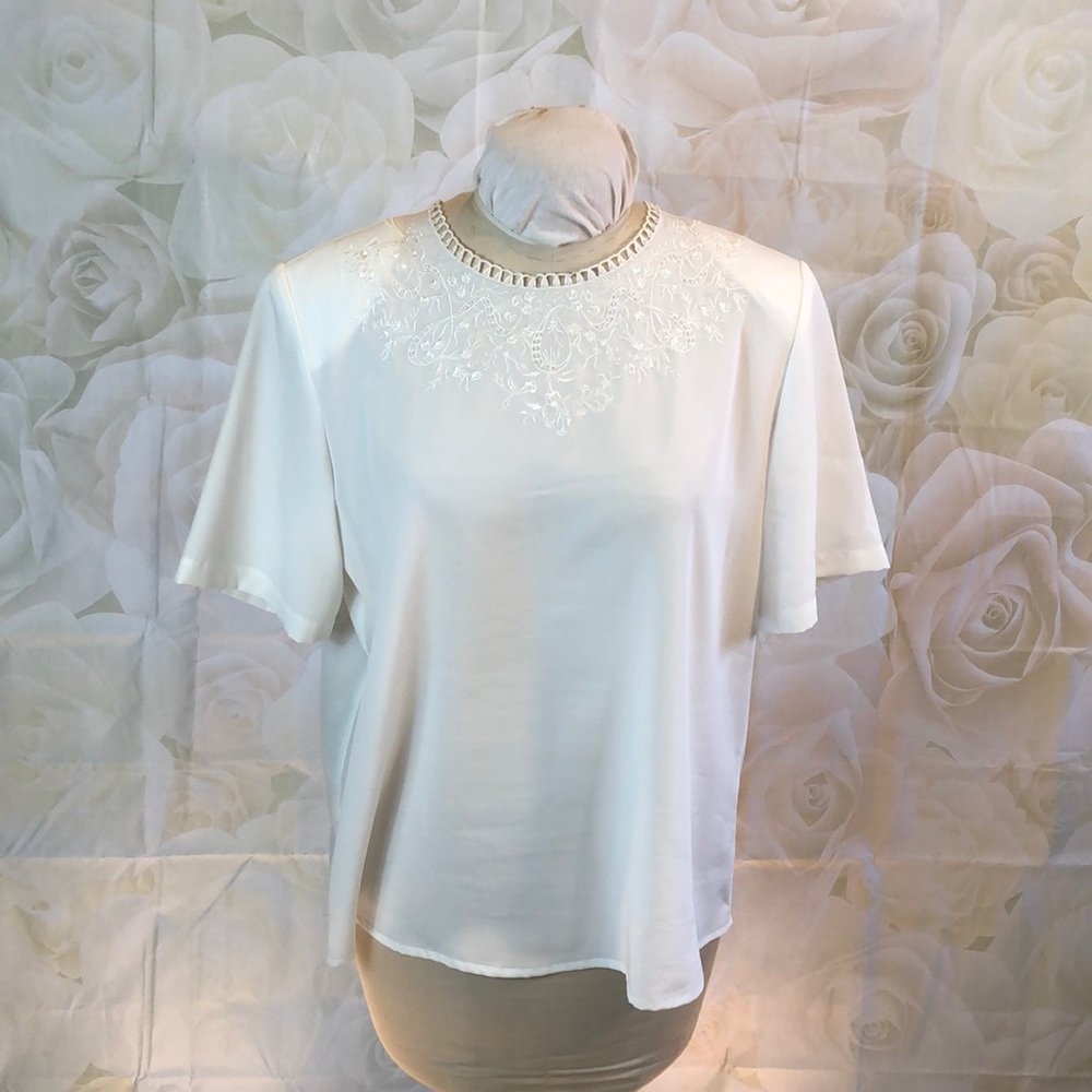 Laura Scott Short Sleeve Top Blouse Ivory Top Beaded Embroidered Detail Large